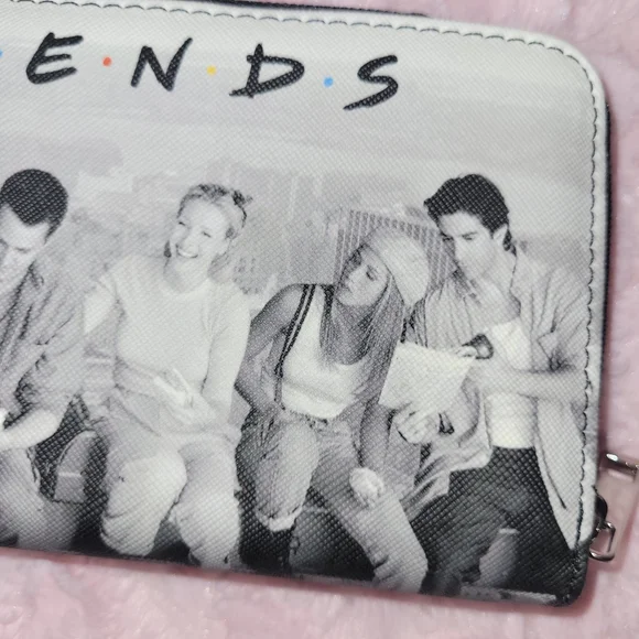 F•R•I•E•N•D•S zip-around wallet - Picture 15 of 16